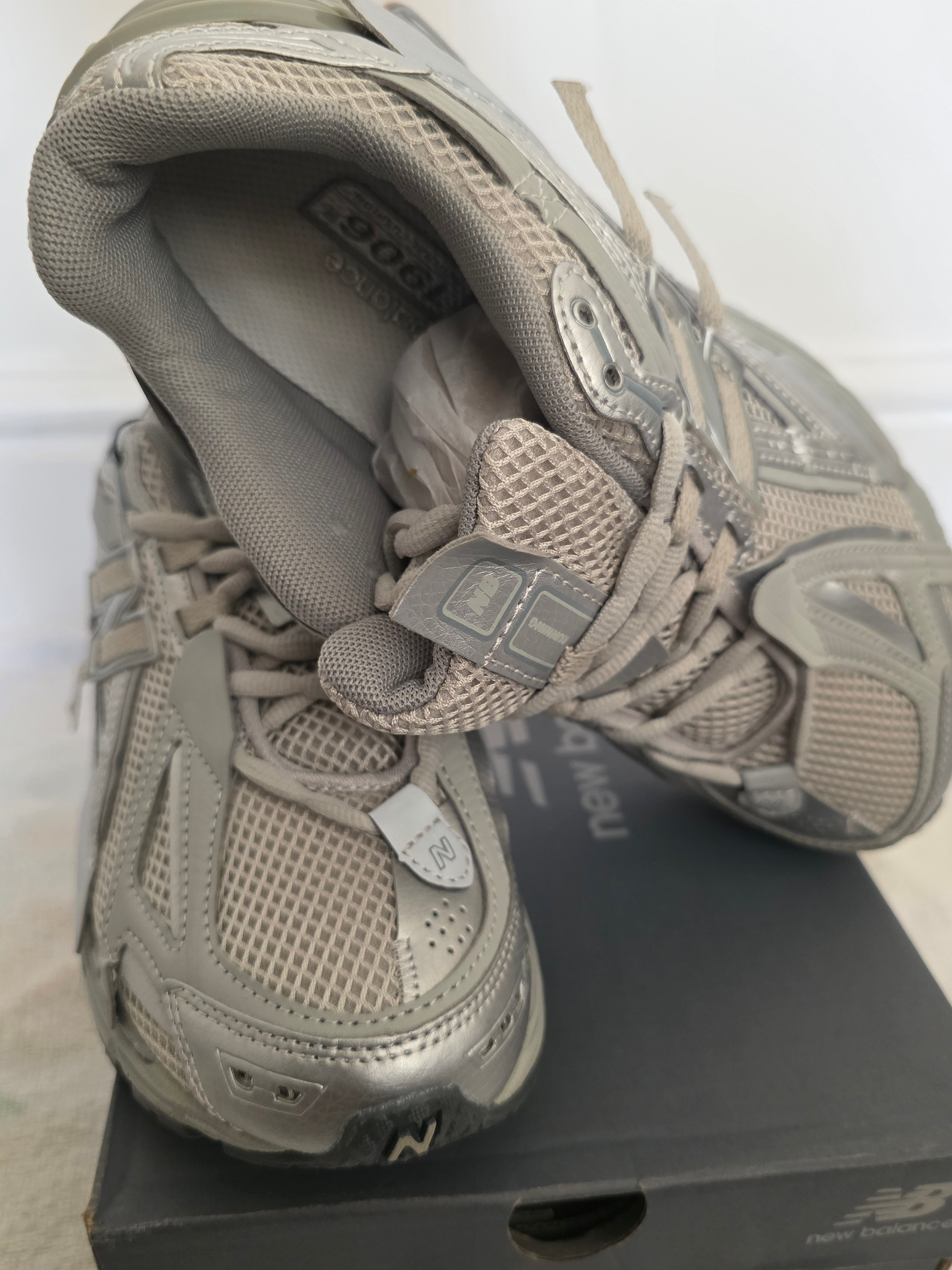 New Balance 1906R